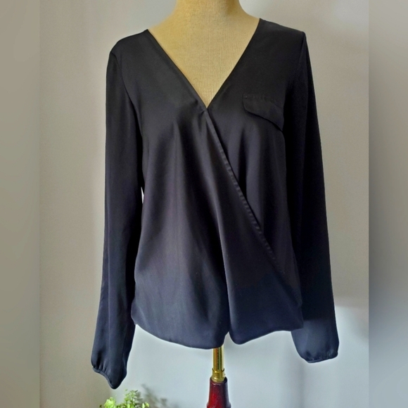 GUESS black wrap top. Size  women's medium. - Picture 1 of 7